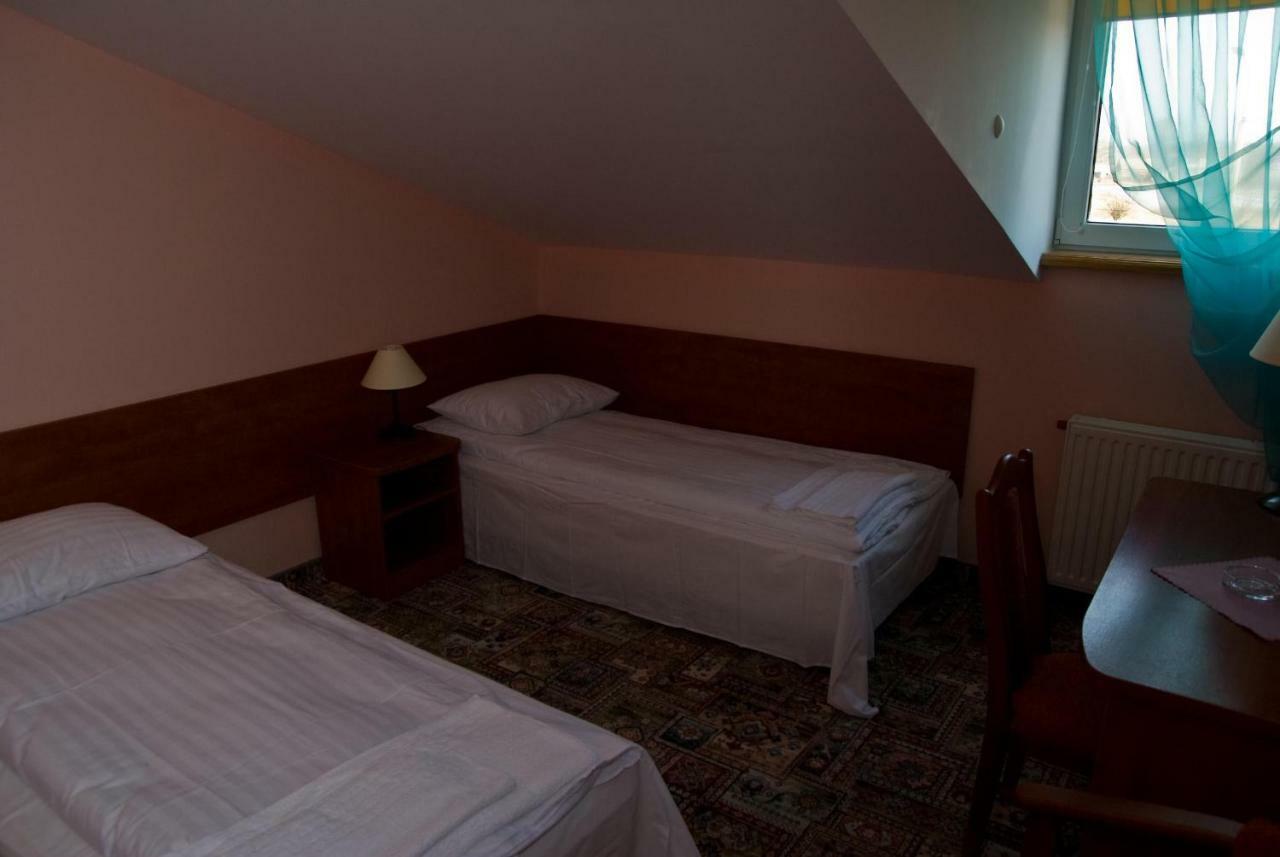 Bed and Breakfast Dwor Dluzniewo Екстер'єр фото
