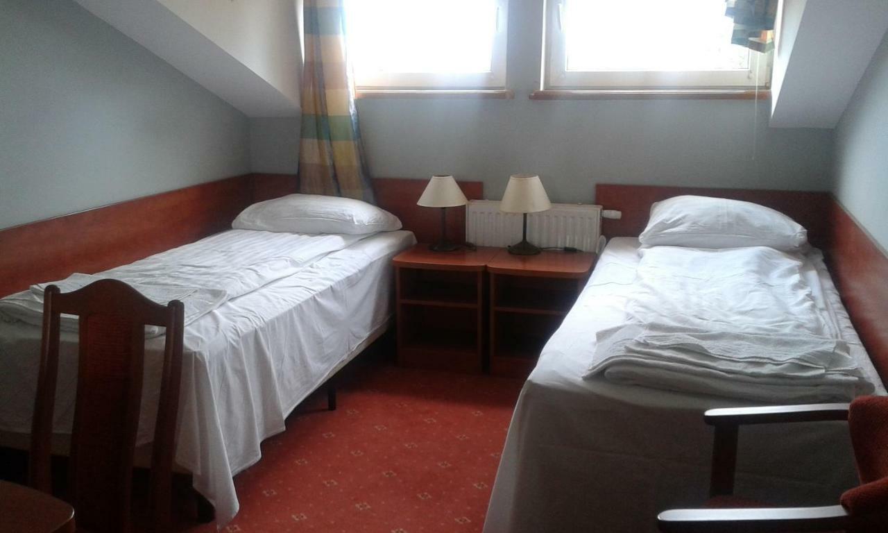 Bed and Breakfast Dwor Dluzniewo Екстер'єр фото