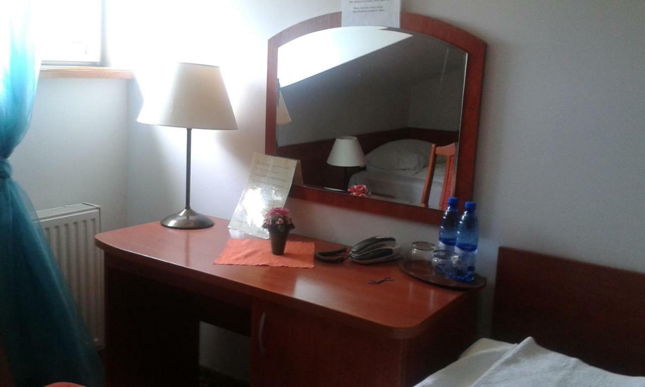 Bed and Breakfast Dwor Dluzniewo Екстер'єр фото